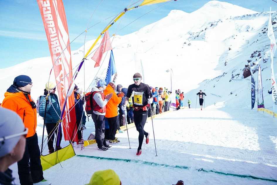 Вертикальный километр время. Забег на Эльбрус 2022. Red Fox Elbrus Race. Вертикальный километр 2024 Эльбрус.